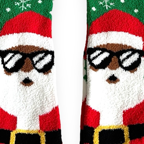 Wondershop Adult 4-10 Black Santa w/Sunnies on Super Soft Fuzzy Green Crew Soxks - Picture 2 of 3